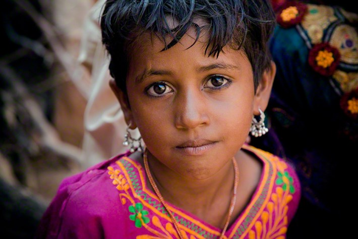 India, Rajasthan, Jaisalmer, portrait of young village girl